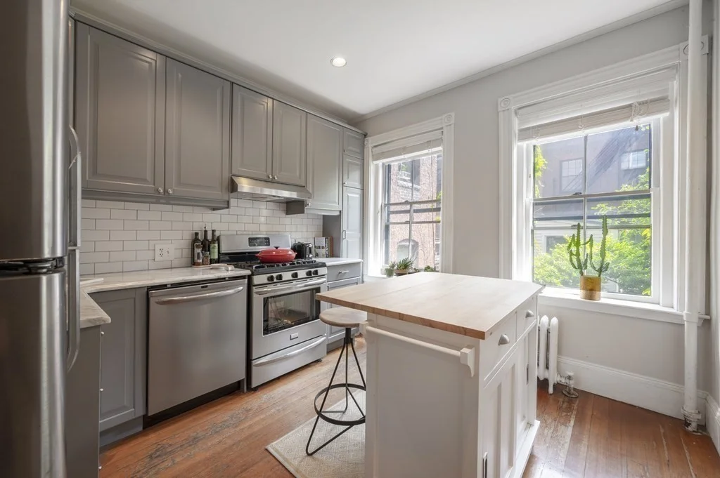 2 bed, 1 bath apartment for rent at 106 Myrtle St Unit 5, Beacon Hill — photo 4 of 5