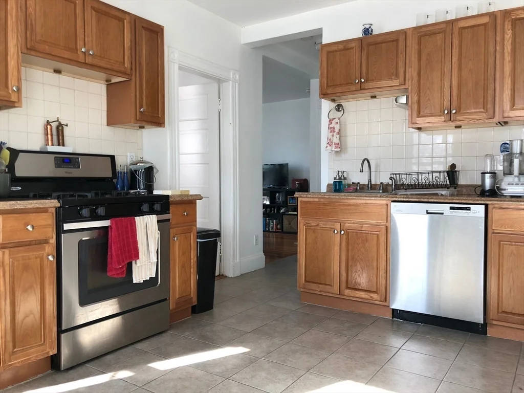 2 bed, 1 bath apartment for rent at 106 Pine St Unit 3, Central Square — photo 3 of 8
