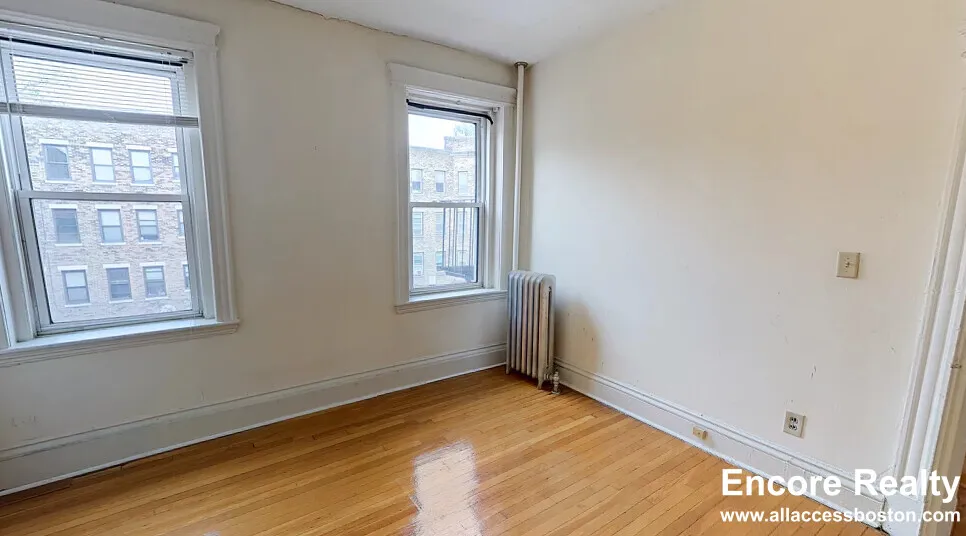 2 bed, 1 bath apartment for rent at 106 Queensberry St Unit 10, Fenway — photo 2 of 6