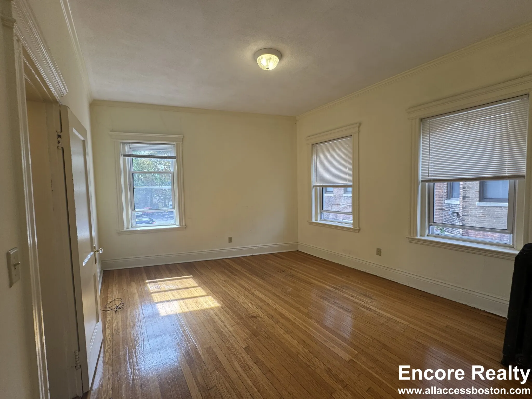 Studio bed, 1 bath apartment for rent at 106 Queensberry St Unit 21, Fenway — photo 5 of 8