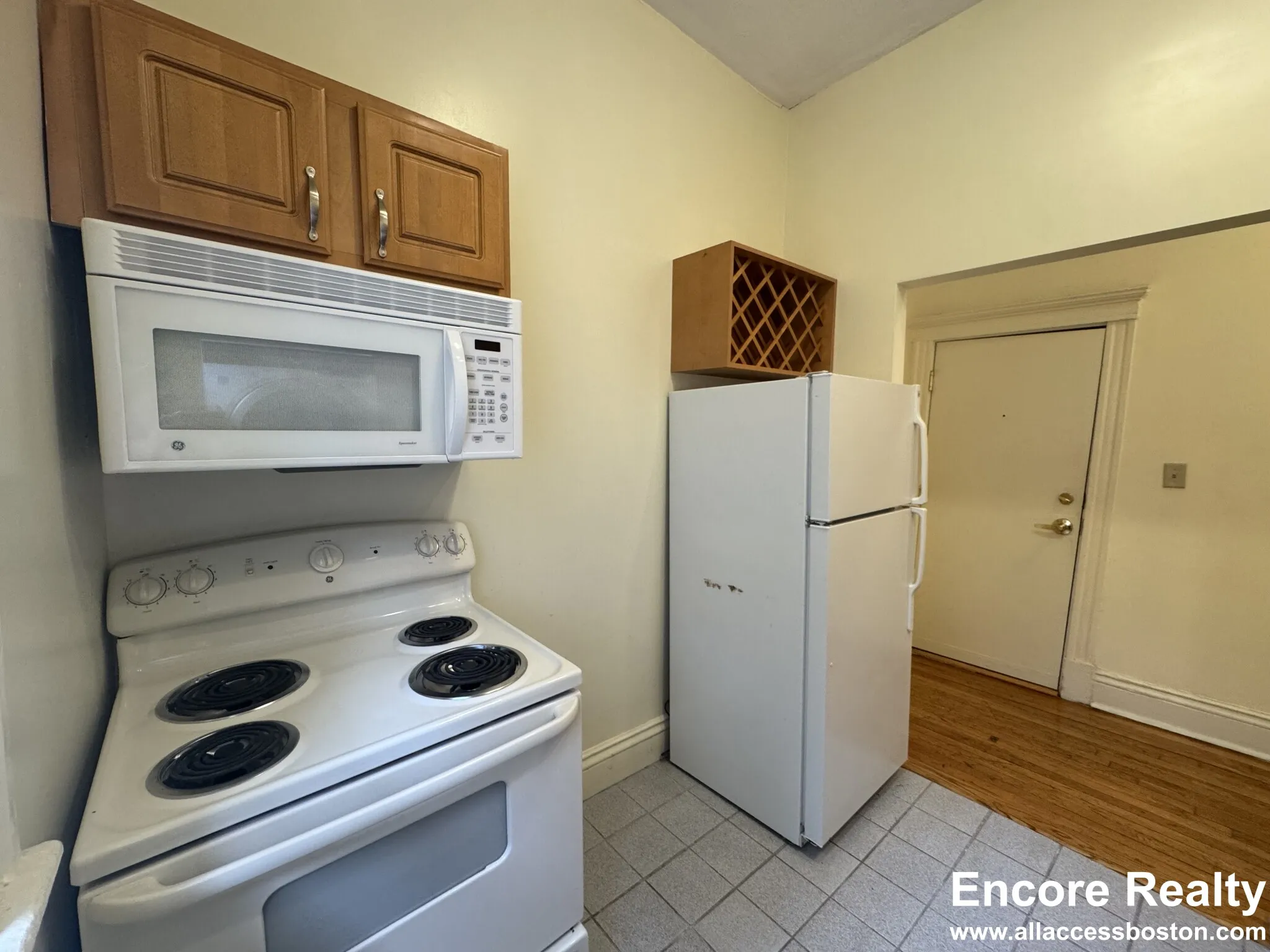 Studio bed, 1 bath apartment for rent at 106 Queensberry St Unit 2M, Fenway — photo 3 of 14