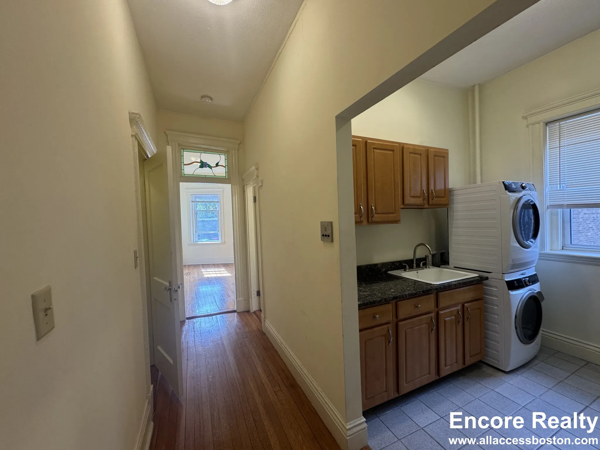Studio bed, 1 bath apartment for rent at 106 Queensberry St Unit 2M, Fenway — photo 5 of 14