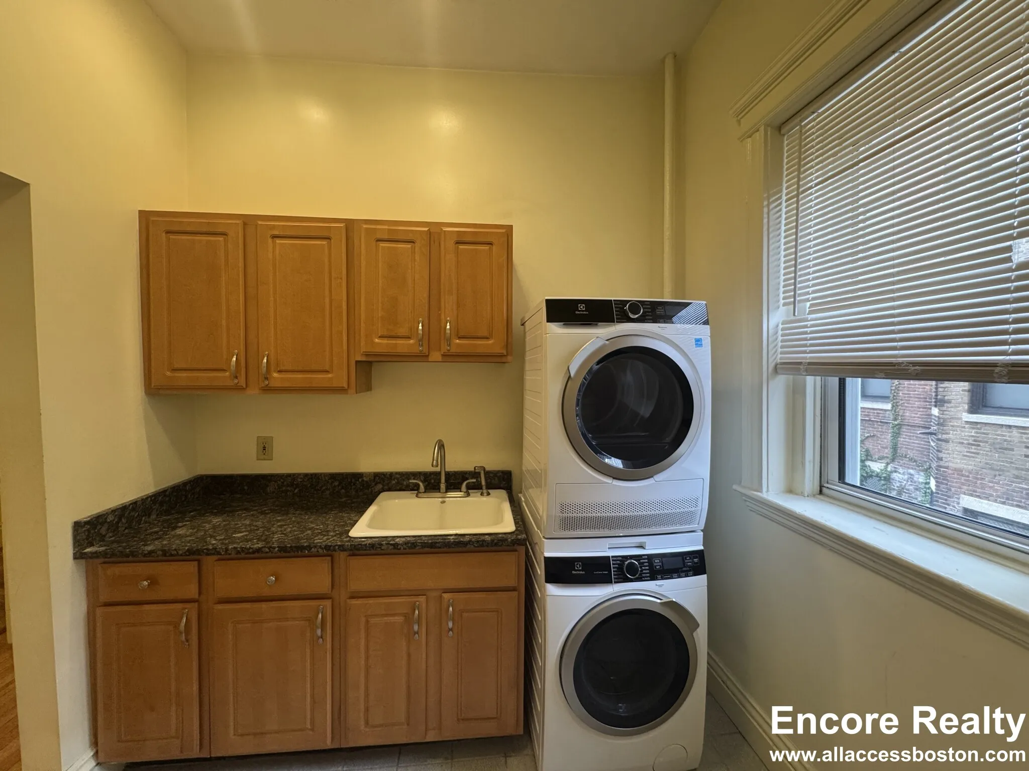Studio bed, 1 bath apartment for rent at 106 Queensberry St Unit 2M, Fenway — photo 2 of 14