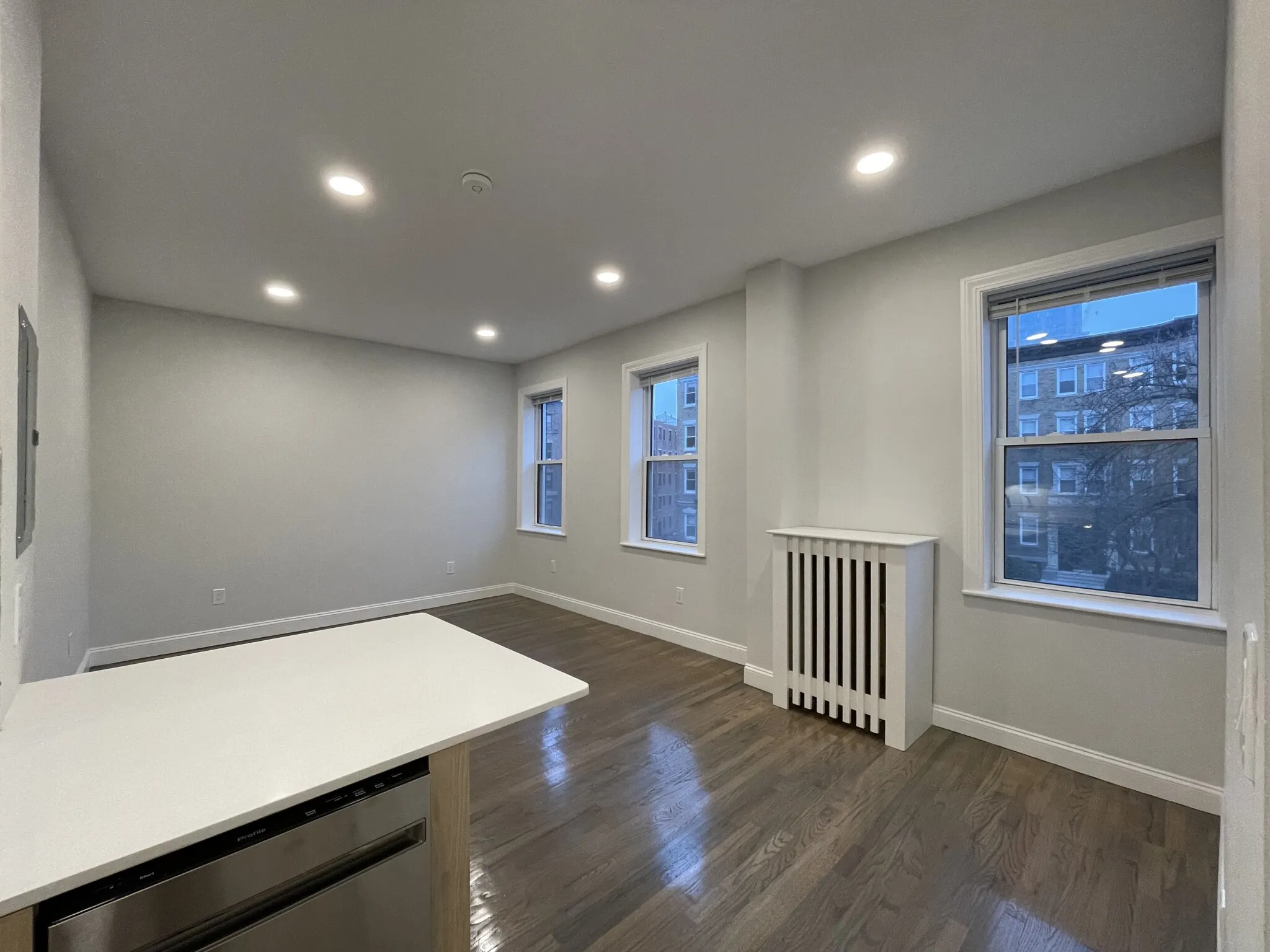 Studio bed, 1 bath apartment for rent at 106 Queensberry St Unit 9, Fenway — photo 3 of 12