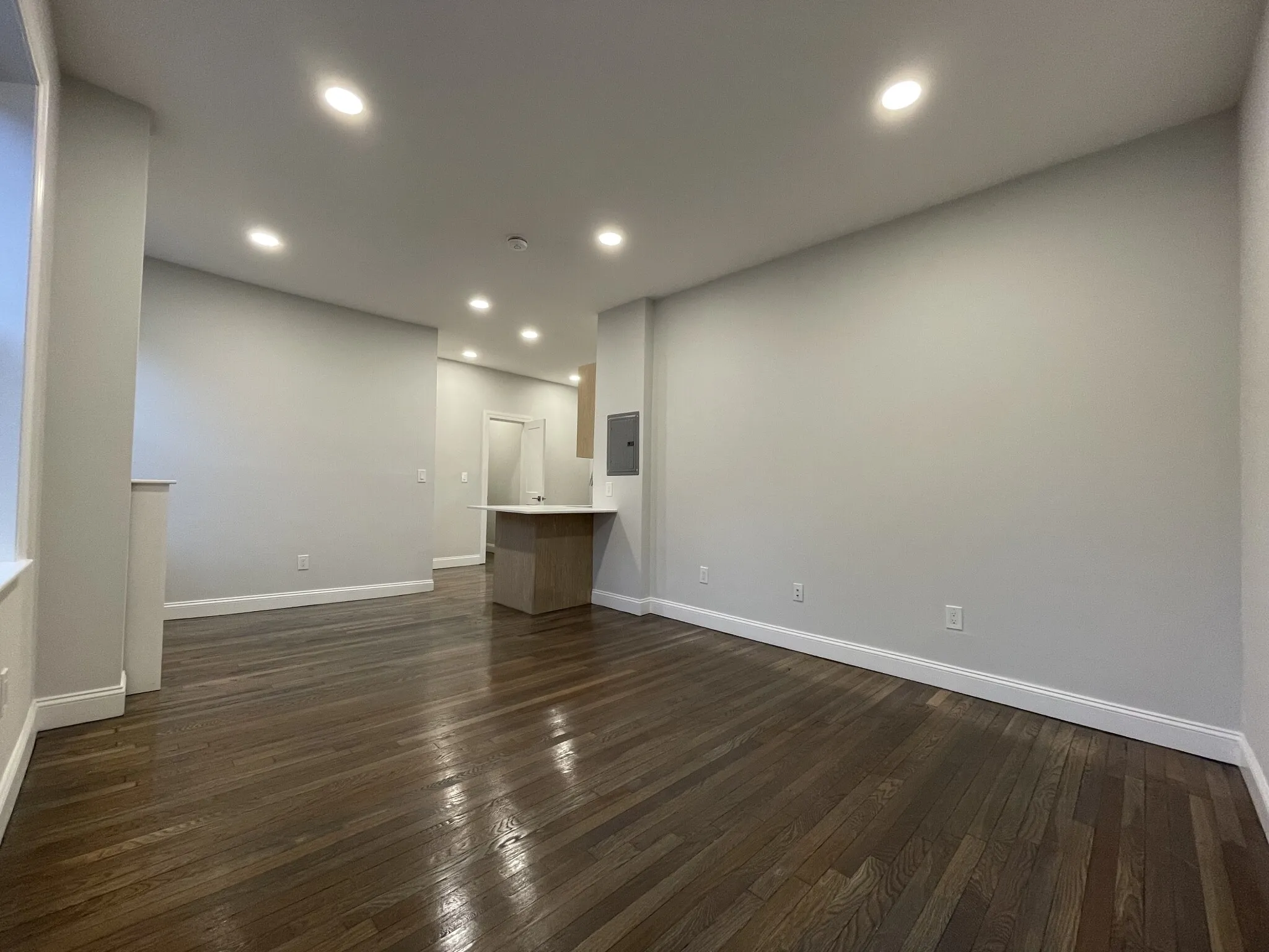 Studio bed, 1 bath apartment for rent at 106 Queensberry St Unit 9, Fenway — photo 4 of 12
