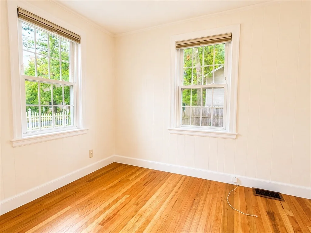 3 bed, 1 bath apartment for rent at 106 Russell Rd, West Newton — photo 4 of 12