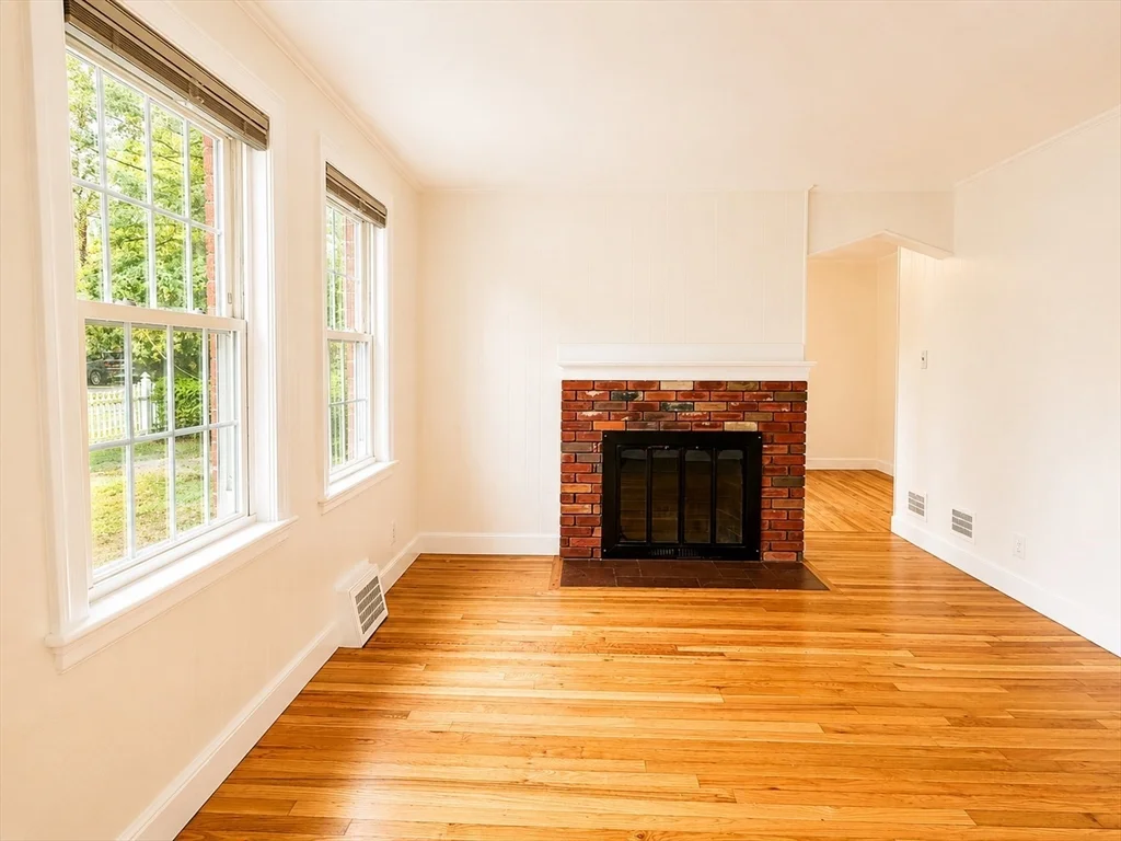 3 bed, 1 bath apartment for rent at 106 Russell Rd, West Newton — photo 2 of 12