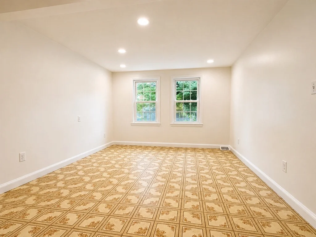 3 bed, 1 bath apartment for rent at 106 Russell Rd, West Newton — photo 6 of 12