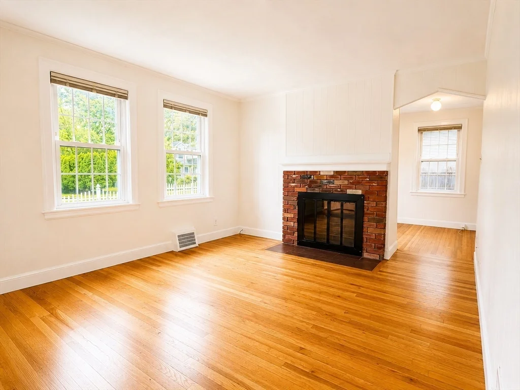 3 bed, 1 bath apartment for rent at 106 Russell Rd, West Newton