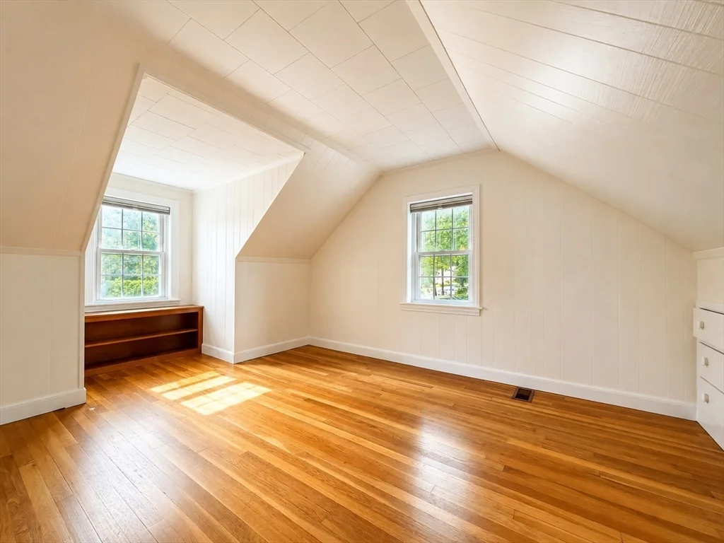3 bed, 1 bath apartment for rent at 106 Russell Rd, West Newton — photo 8 of 12