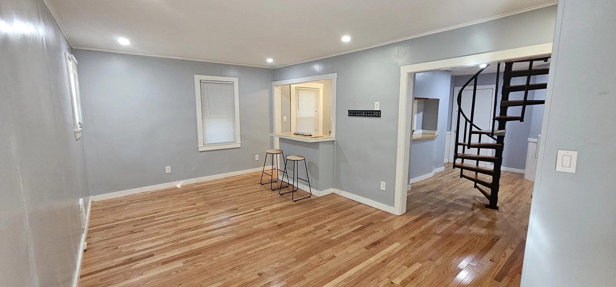 1 bed, 1 bath apartment for rent at 106 Walnut St Unit 2, Clinton — photo 2 of 13