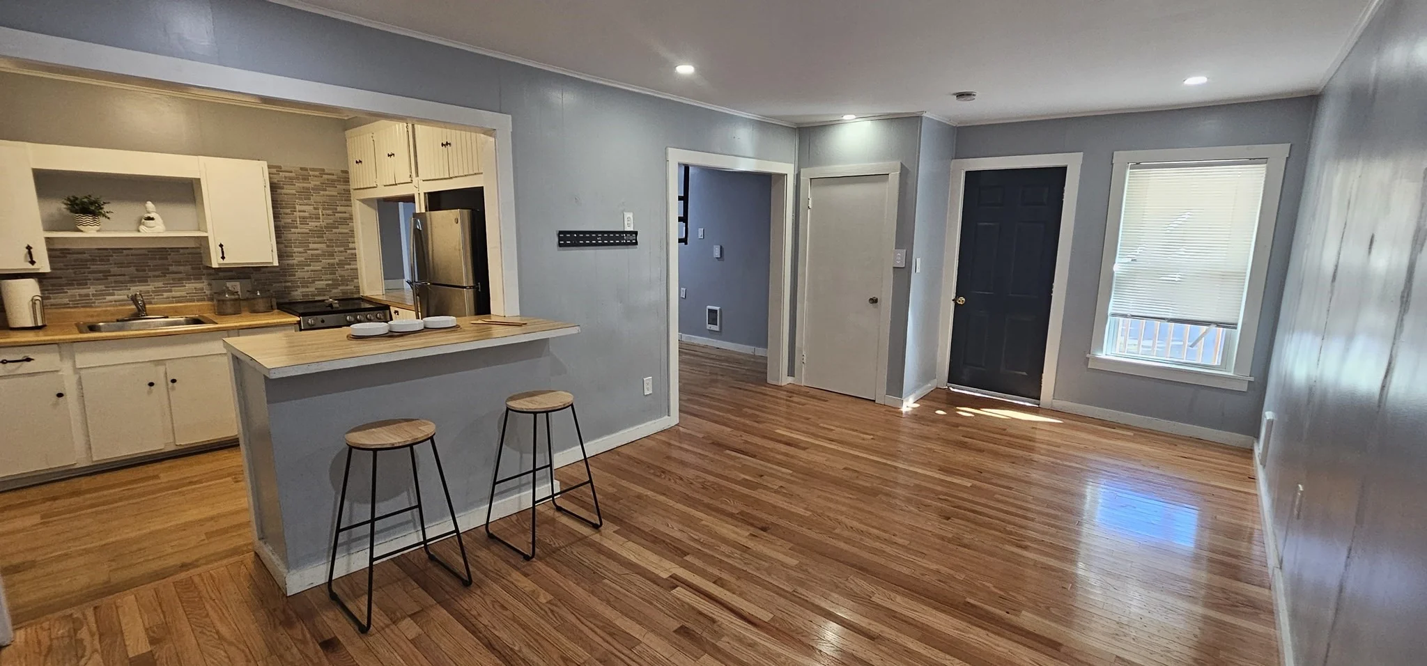 1 bed, 1 bath apartment for rent at 106 Walnut St Unit 2, Clinton — photo 4 of 13
