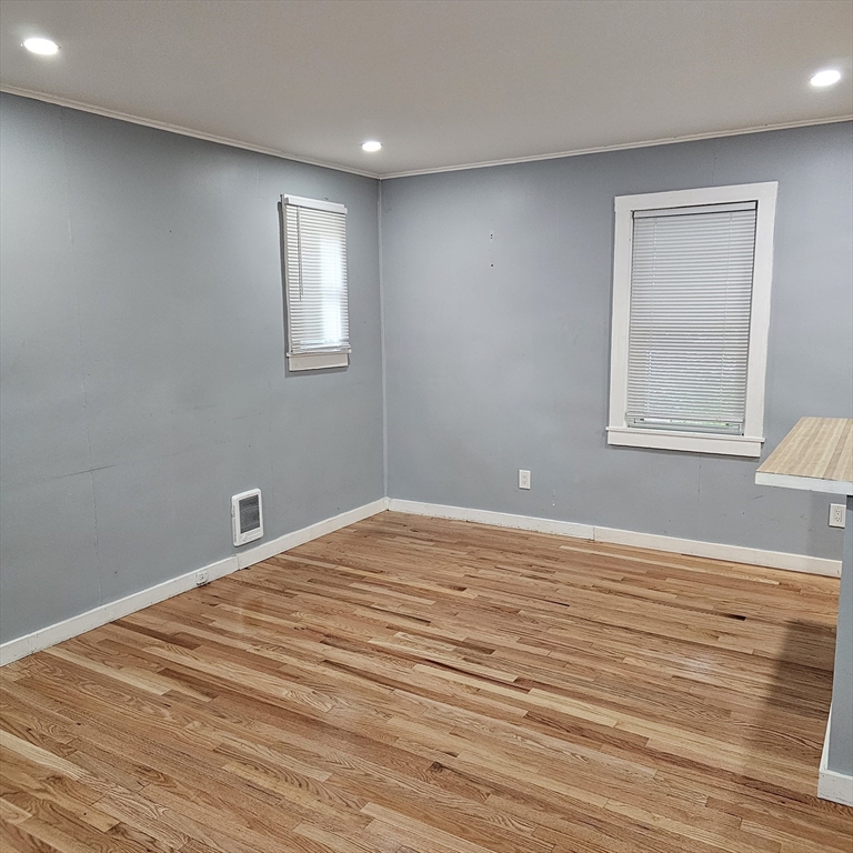 1 bed, 1 bath apartment for rent at 106 Walnut St Unit 2, Clinton — photo 4 of 12
