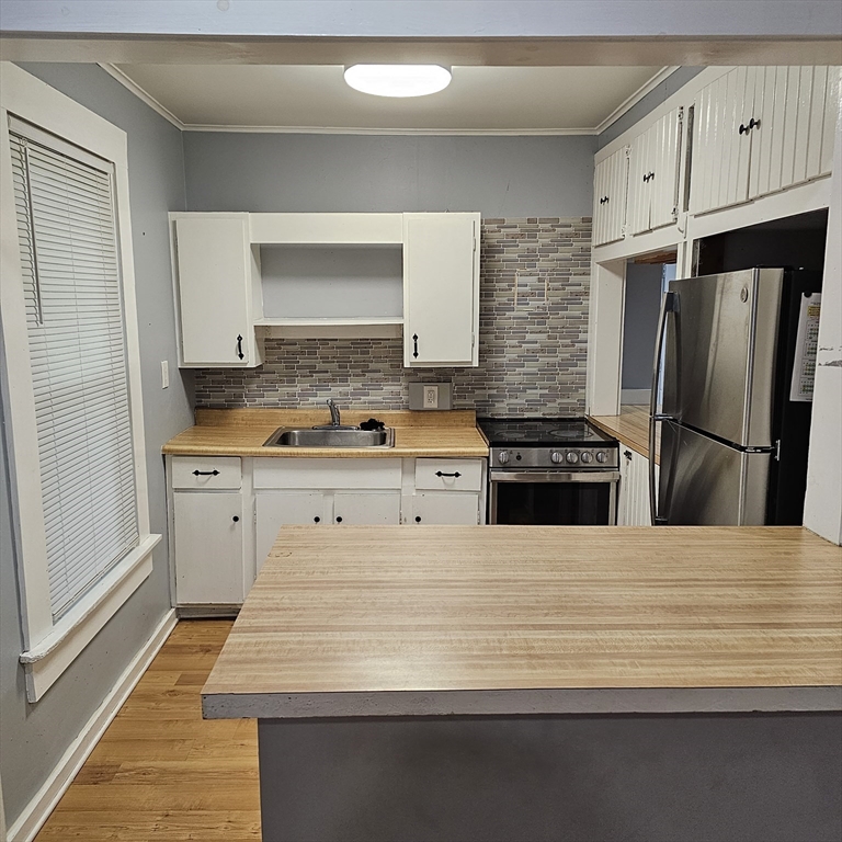 1 bed, 1 bath apartment for rent at 106 Walnut St Unit 2, Clinton — photo 2 of 12