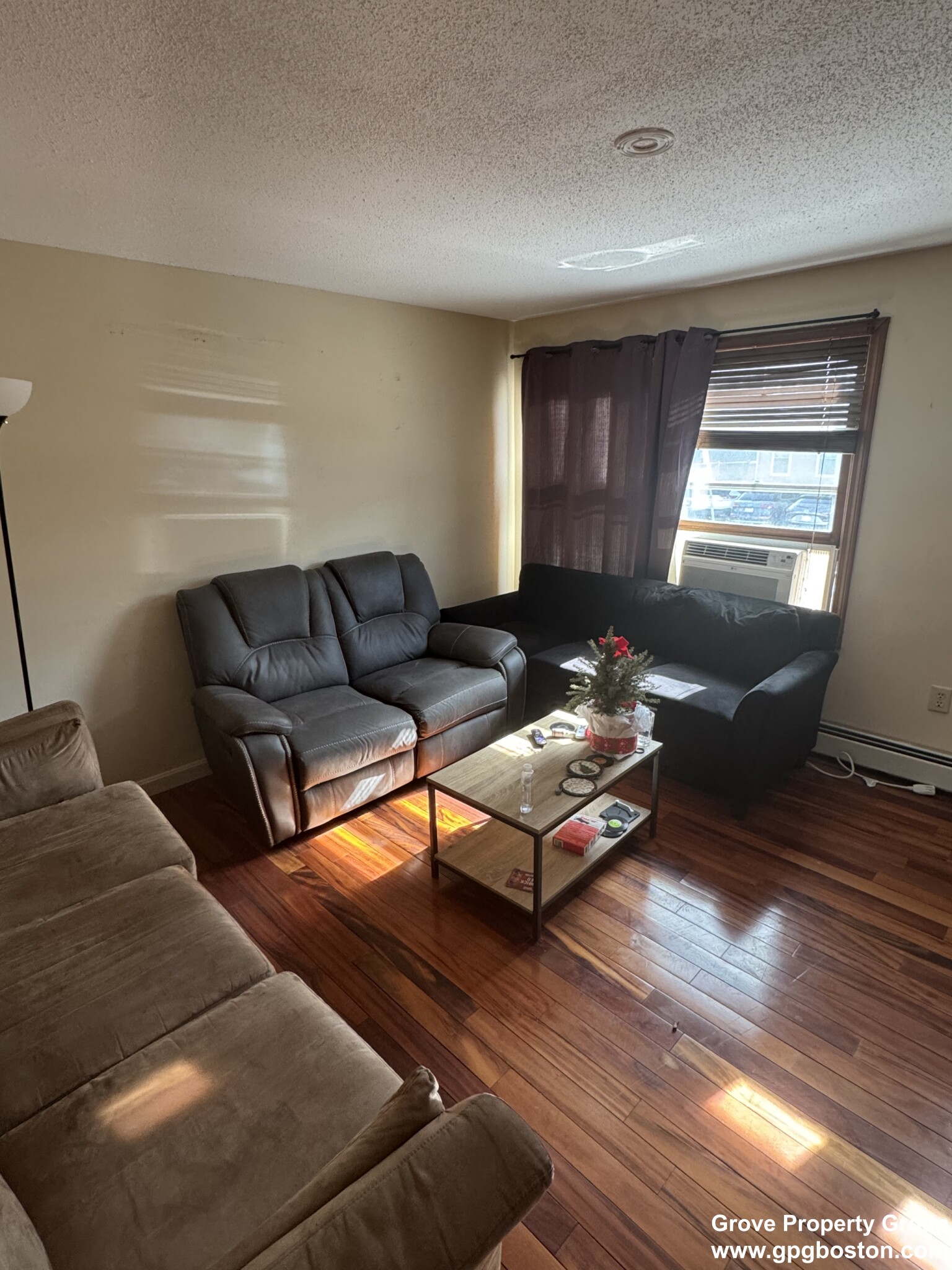 3 bed, 1 bath apartment for rent at 106 West 8th St Unit 106 West 8th St., Boston, MA 02127, South Boston — photo 1 of 15