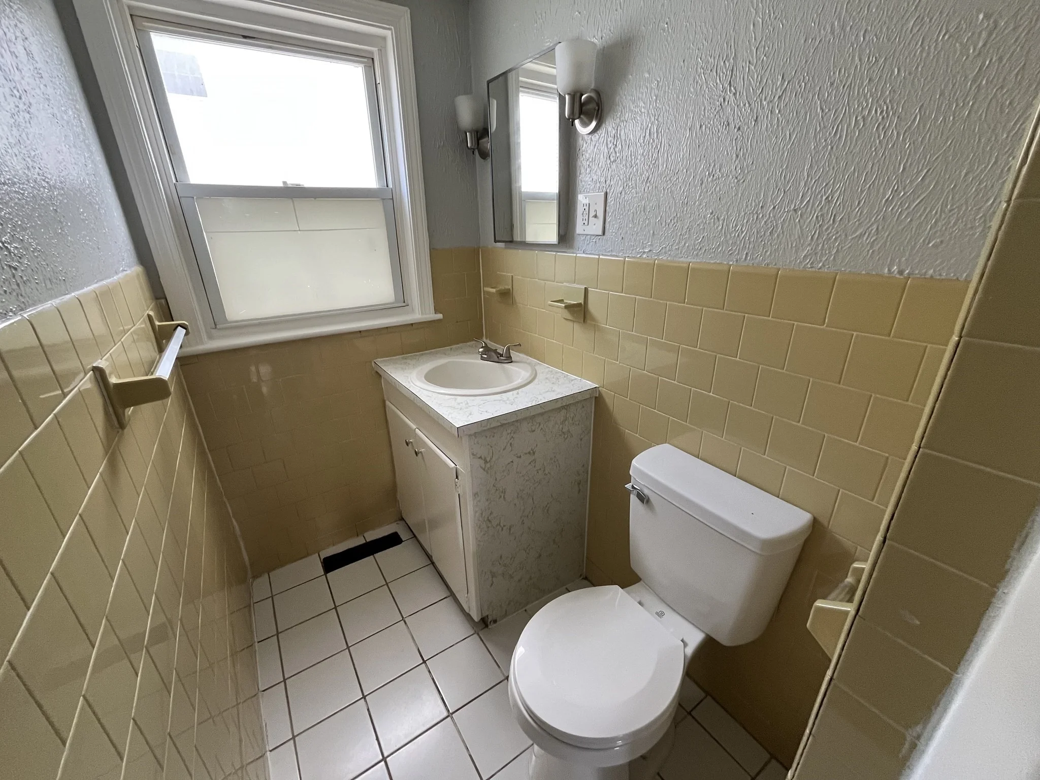 2 bed, 1 bath apartment for rent at 106 Wilcox St Unit 1, Fall River — photo 9 of 9