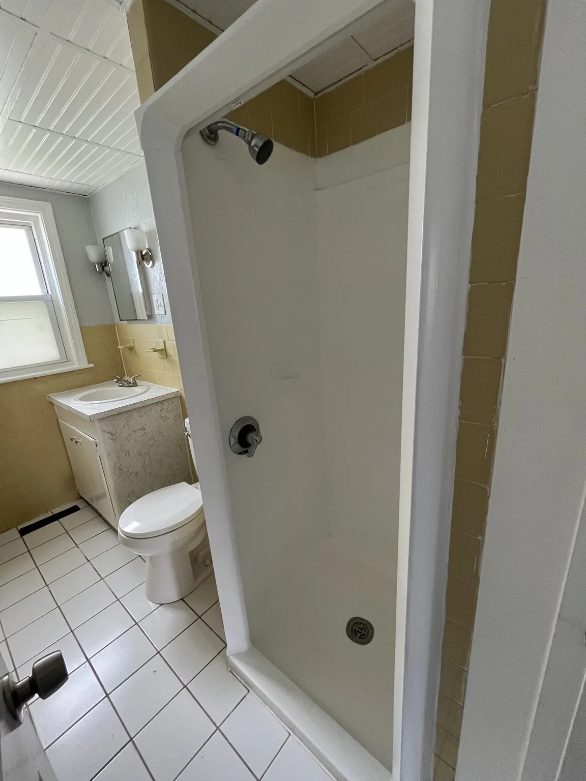 2 bed, 1 bath apartment for rent at 106 Wilcox St Unit 1, Fall River — photo 8 of 9