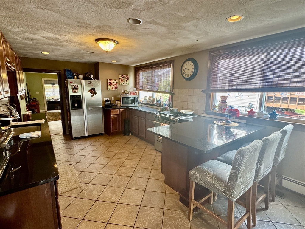 2 bed, 1 bath apartment for rent at 106 Winter Unit 1, Saugus — photo 5 of 11