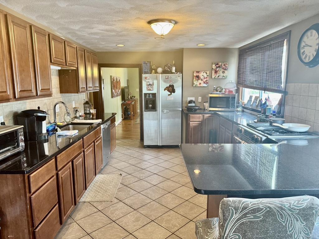 2 bed, 1 bath apartment for rent at 106 Winter Unit 1, Saugus — photo 6 of 11