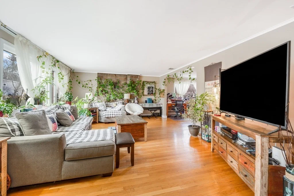4 bed, 3 bath apartment for rent at 106 Woodcliff Rd, Chestnut Hill — photo 2 of 36