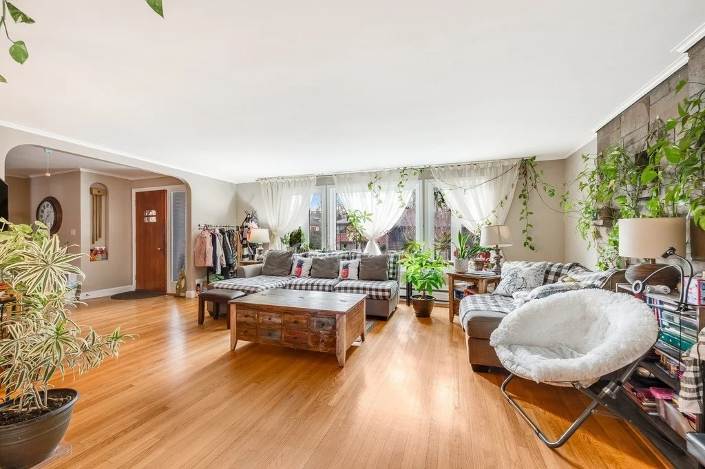 4 bed, 3 bath apartment for rent at 106 Woodcliff Rd, Chestnut Hill — photo 3 of 36