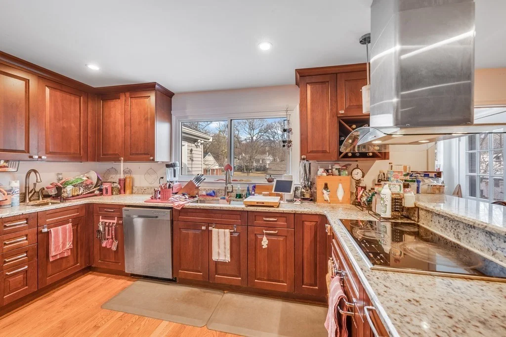 4 bed, 3 bath apartment for rent at 106 Woodcliff Rd, Chestnut Hill — photo 9 of 36