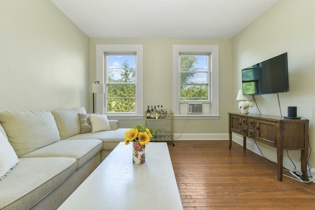 1 bed, 1 bath apartment for rent at 1060 Beacon St Unit 12, Coolidge Corner — photo 2 of 14