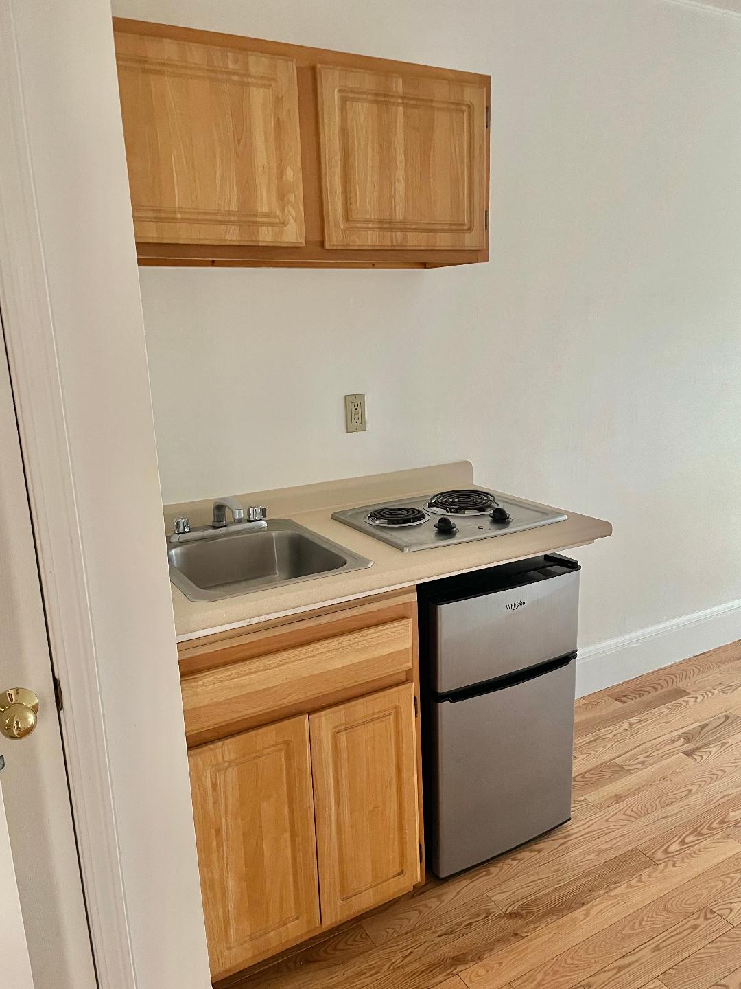 Studio bed, 1 bath apartment for rent at 1061 Beacon St Unit 14, Longwood — photo 4 of 5