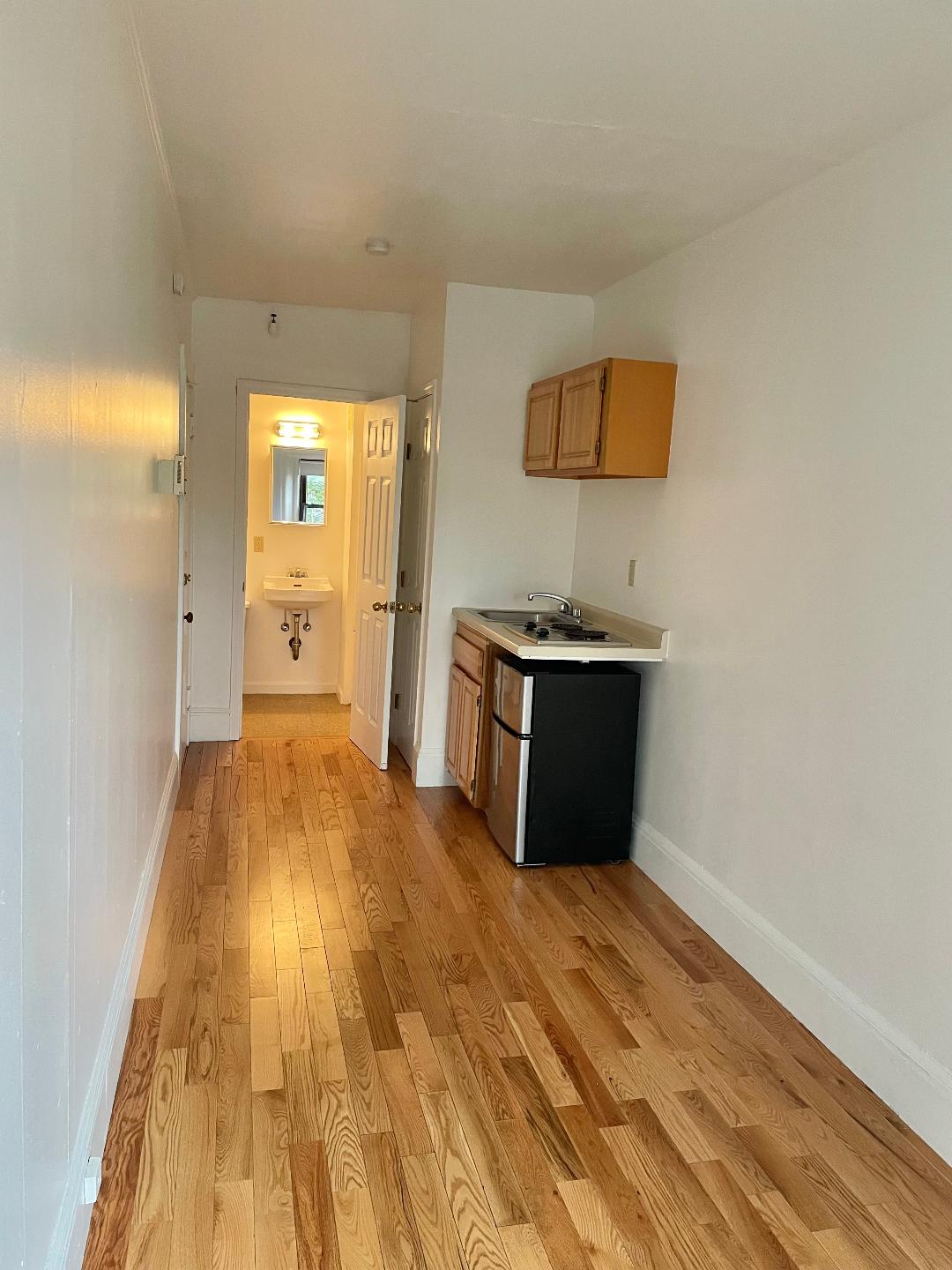 Studio bed, 1 bath apartment for rent at 1061 Beacon St Unit 14, Longwood — photo 3 of 5