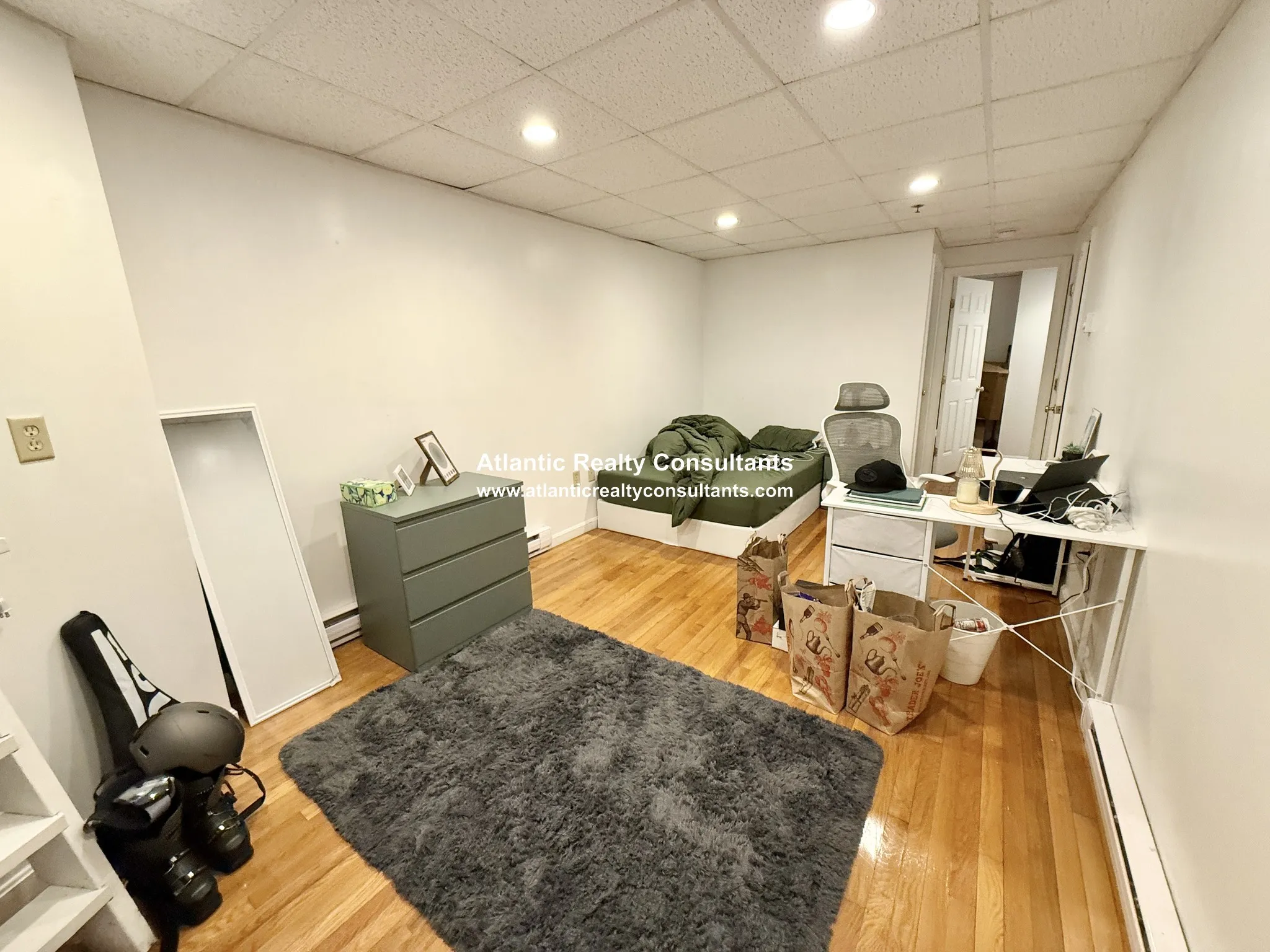 3 bed, 2 bath apartment for rent at 1061 Beacon St Unit 1B, Longwood — photo 2 of 15