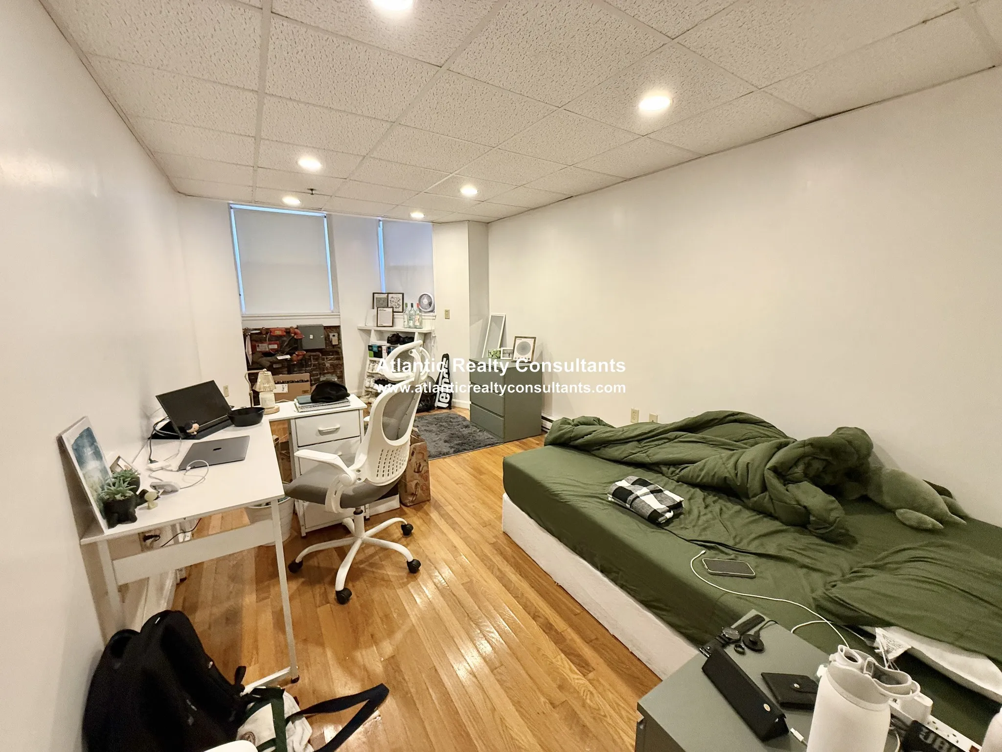 3 bed, 2 bath apartment for rent at 1061 Beacon St Unit 1B, Longwood — photo 1 of 15