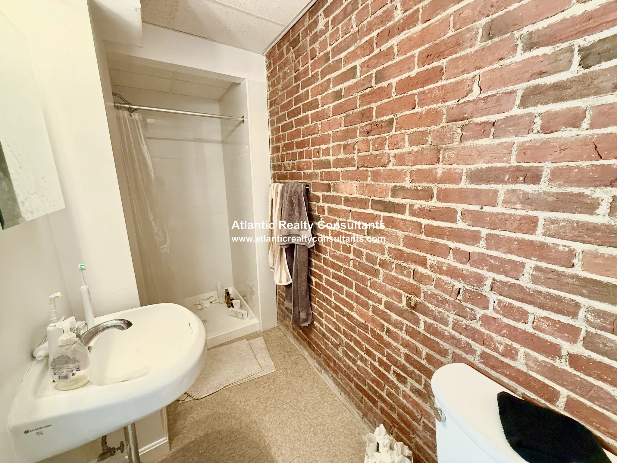 3 bed, 2 bath apartment for rent at 1061 Beacon St Unit 1B, Longwood — photo 10 of 15