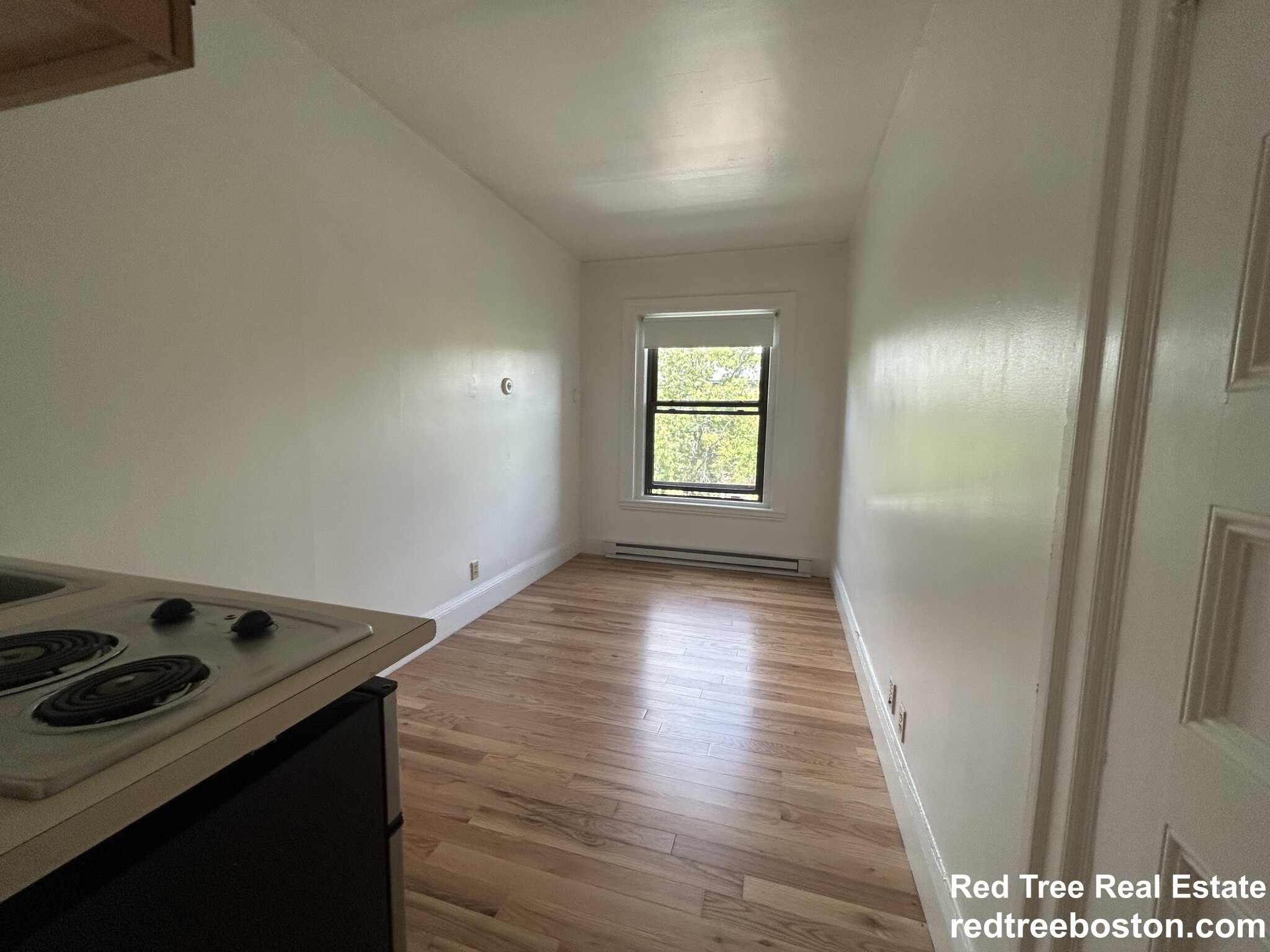 Studio bed, 1 bath apartment for rent at 1061 Beacon St Unit 6, Longwood — photo 2 of 12