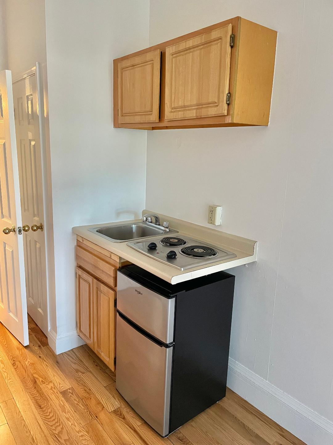 Studio bed, 1 bath apartment for rent at 1061 Beacon St Unit 8, Longwood — photo 4 of 8