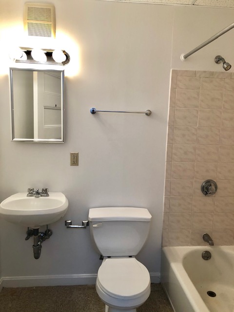Studio bed, 1 bath apartment for rent at 1061 Beacon St Unit 9, Longwood — photo 4 of 7