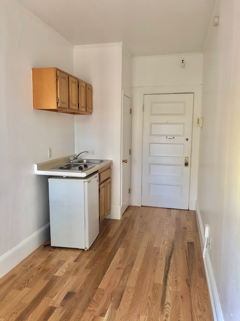 Studio bed, 1 bath apartment for rent at 1061 Beacon St Unit 9, Longwood — photo 2 of 7