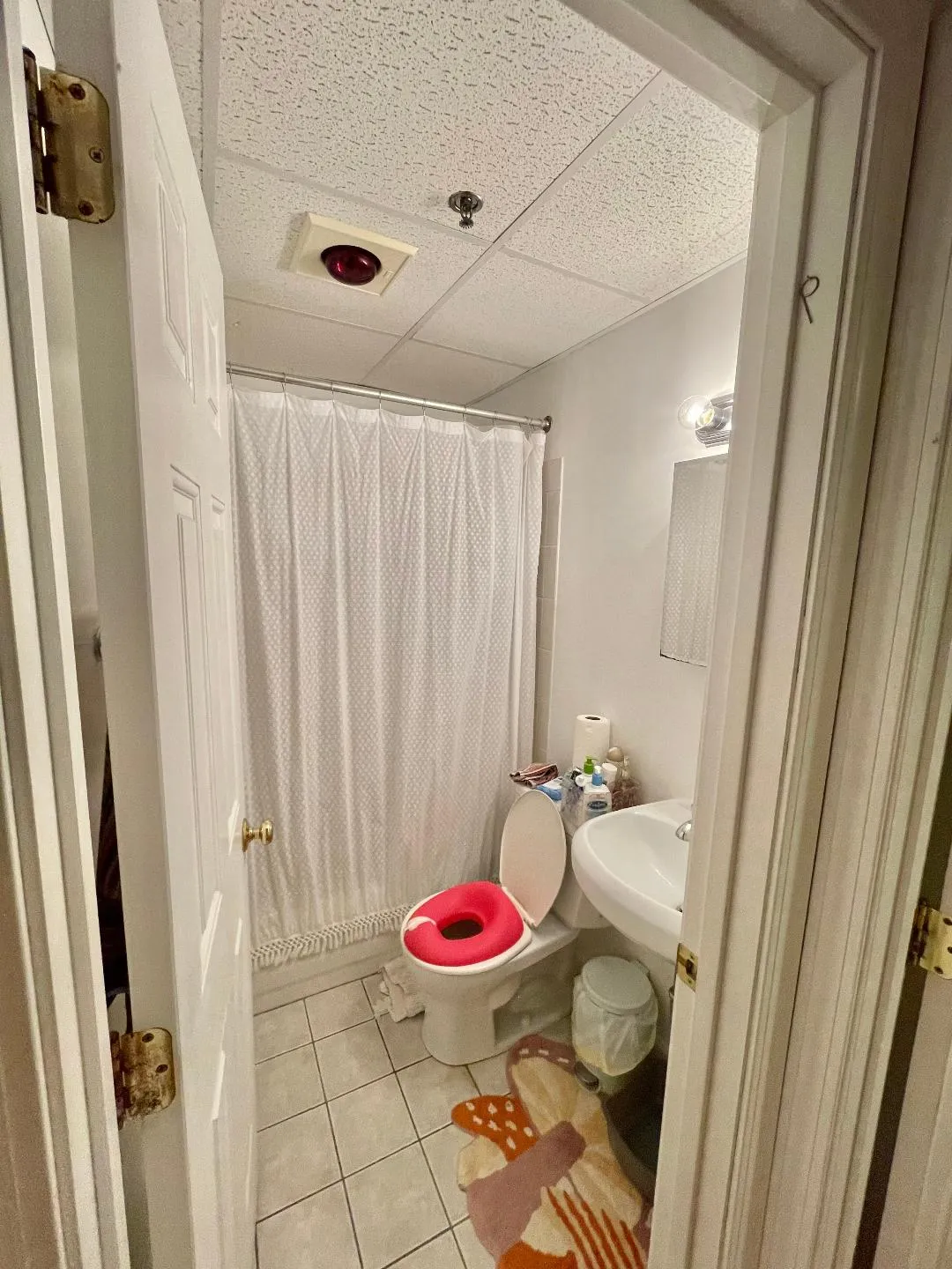 3 bed, 2 bath apartment for rent at 1061 Beacon St Unit B, Longwood — photo 3 of 11