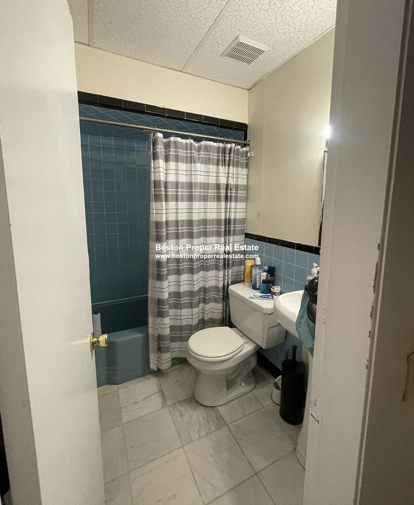 Studio bed, 1 bath apartment for rent at 1063 Beacon St Unit 1, Longwood — photo 3 of 5