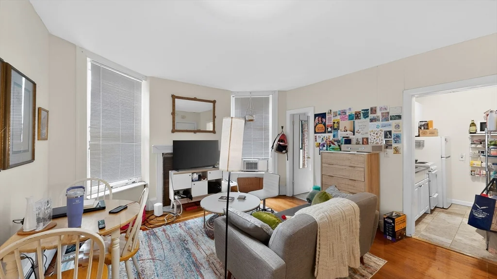 Studio bed, 1 bath apartment for rent at 1063 Beacon St Unit 2, Coolidge Corner — photo 5 of 11