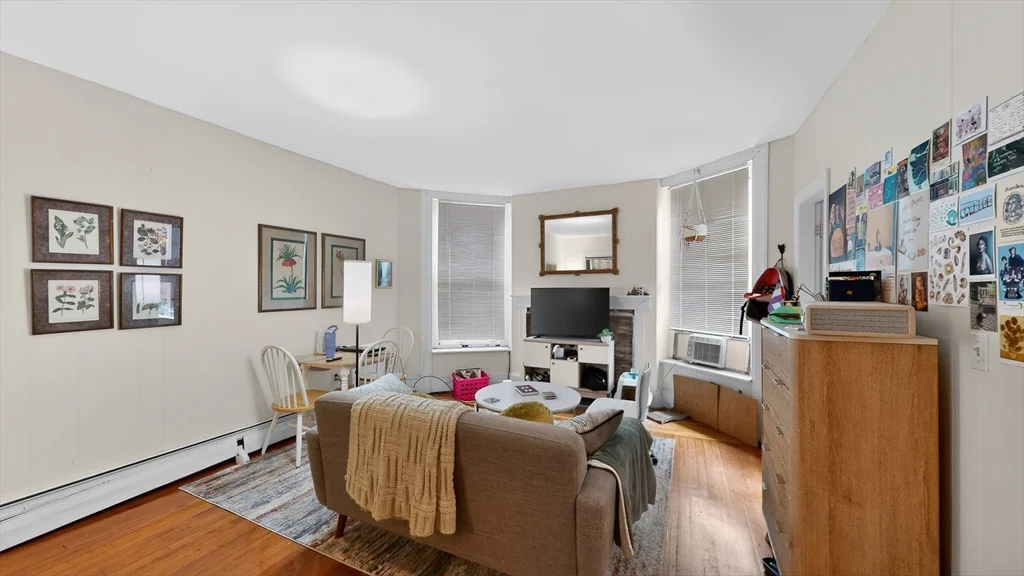 Studio bed, 1 bath apartment for rent at 1063 Beacon St Unit 2, Coolidge Corner — photo 4 of 11