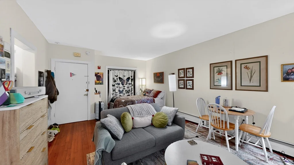 Studio bed, 1 bath apartment for rent at 1063 Beacon St Unit 2, Coolidge Corner — photo 6 of 11