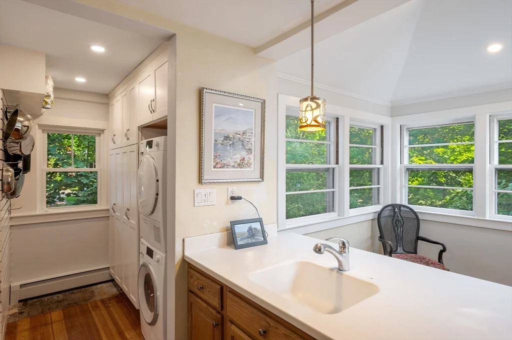 4 bed, 3 bath apartment for rent at 1063 Massachusetts Ave Unit 2, Lexington — photo 13 of 42