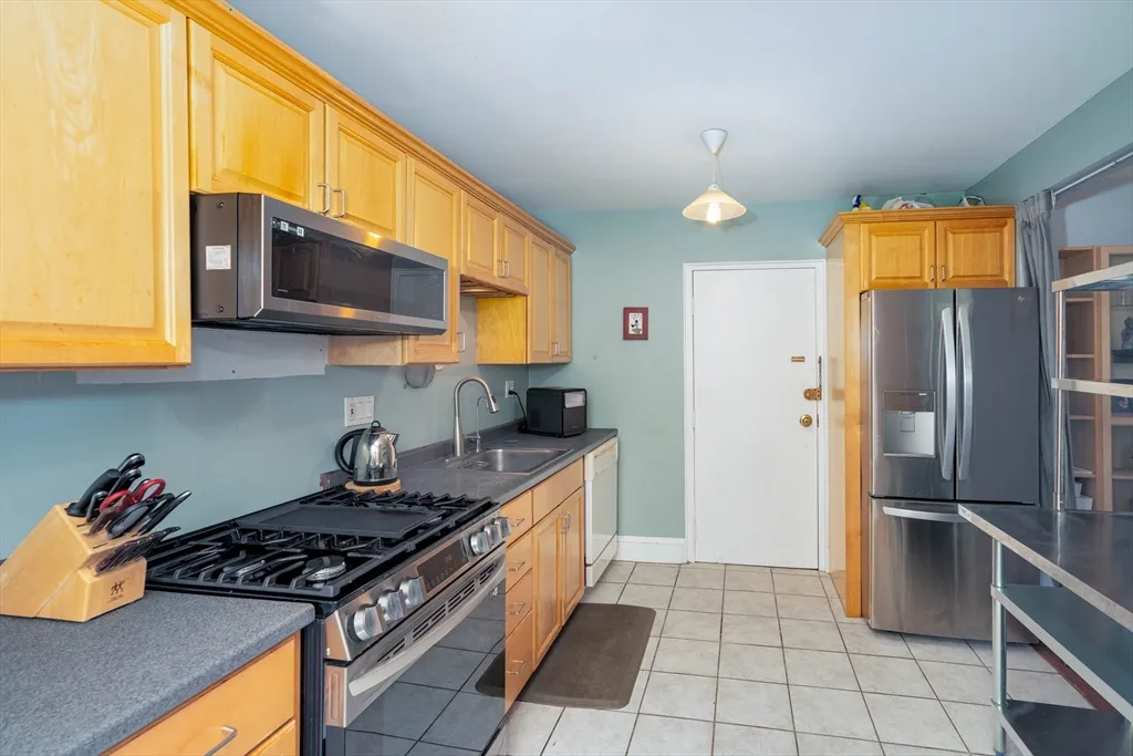 2 bed, 1 bath apartment for rent at 1064 Beacon St Unit 12A, Longwood — photo 12 of 40