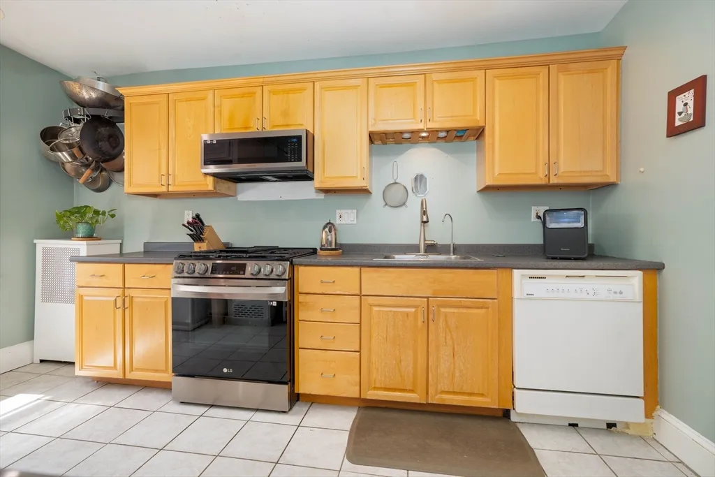 2 bed, 1 bath apartment for rent at 1064 Beacon St Unit 12A, Longwood — photo 19 of 40