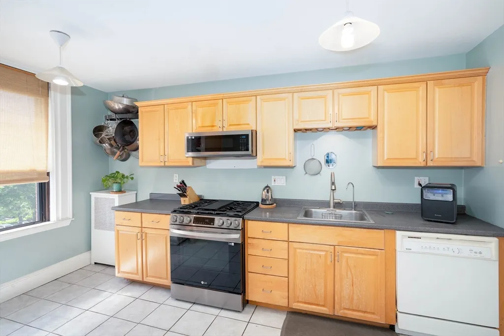 2 bed, 1 bath apartment for rent at 1064 Beacon St Unit 12A, Longwood — photo 14 of 40