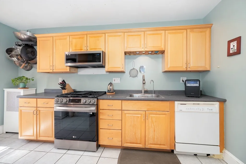2 bed, 1 bath apartment for rent at 1064 Beacon St Unit 12A, Longwood — photo 16 of 40