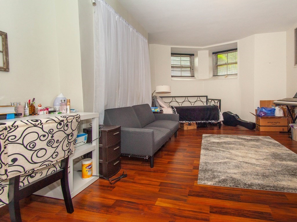 Studio bed, 1 bath apartment for rent at 1064 Beacon St Unit A, Brookline — photo 1 of 7