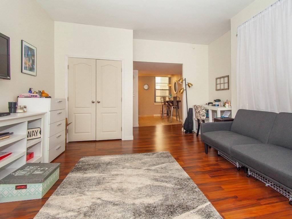 Studio bed, 1 bath apartment for rent at 1064 Beacon St Unit A, Brookline — photo 2 of 7