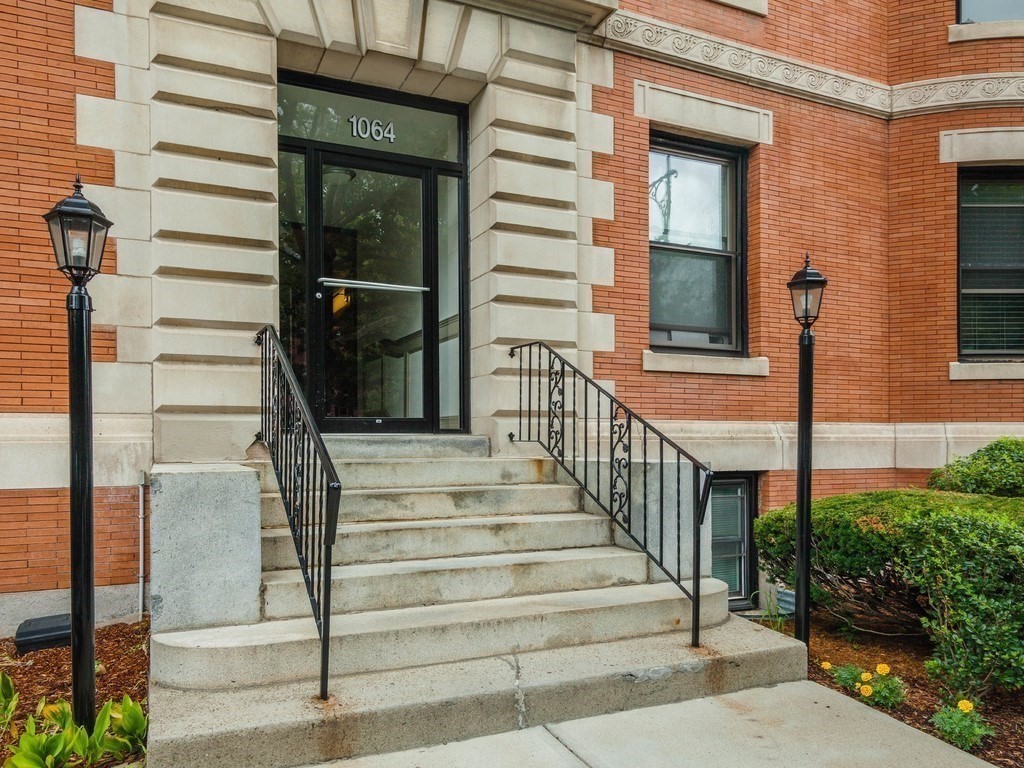 Studio bed, 1 bath apartment for rent at 1064 Beacon St Unit A, Brookline — photo 6 of 7