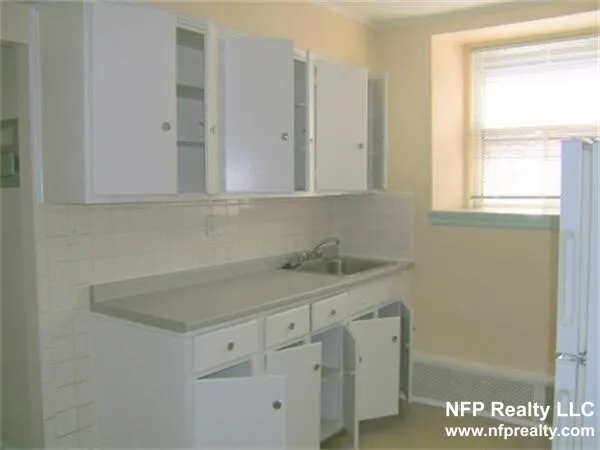 Studio bed, 1 bath apartment for rent at 1064 Beacon St Unit C, Longwood — photo 2 of 8